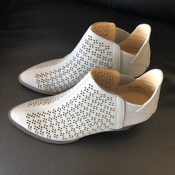 NWOB-Perforated Ankle Bootie - Picture 2 of 5